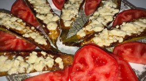 Кабачки запеченные с сыром - получилось очень даже вкусно.