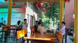 "Наша"Вьетнамская семья на завтраке.