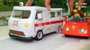 Видео для детей с игрушками - Волк заболел! Мультик про скорую помощь Мишку и волков 2019