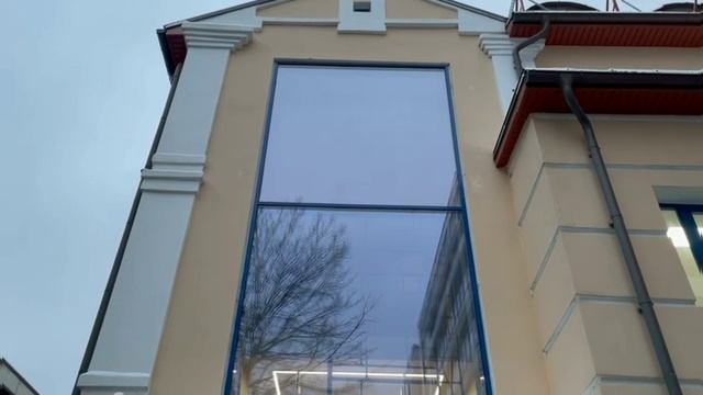 Потолок с бегущей подсветкой в клинике «Имидж Лаб»