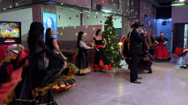 ЦЫГАНСКИЕ И ЭСТРАДНЫЕ ПЕСНИ И ТАНЦЫ в АТС  Евгений Берлин И АНСАМБЛЬ ЭКСПРОМТ. ШКОЛА ТАНЦЕВ.