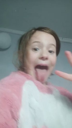 можно убрать мусор пожалуйста ребята