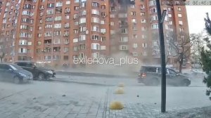 Уфа. Момент прилёта беспилотника в жилой дом.