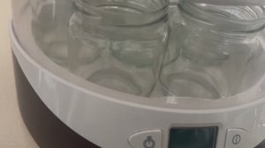 Разбила стаканчик от йогуртницы.