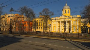 Большой проспект Васильевского острова в лучах мартовского солнца. САНКТ-ПЕТЕРБУРГ.