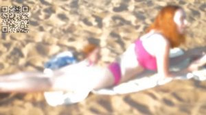 Девушка на песке