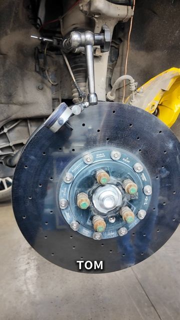 Биение на карбон-керамических тормозах. Диагностика. Почему биение на керамической системе?