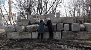 Абаканец незаконно хранит строительные материалы прямо на улице -за нарушение его ищут коммунальщики