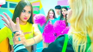 ЗЛАЯ ФРОГС МСТИТ ДИАНЕ!!! ПОЧЕМУ ПОДРОСТКИ ОБВИНЯЮТ ДИАНУ ВО ВСЕХ ПРОБЛЕМАХ В ШКОЛЕ  BUNNY?