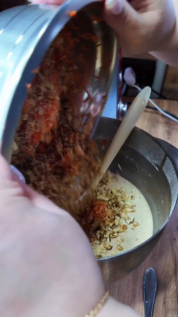 Очень вкусный морковный кекс, в описании добавила рецепт крема🥰