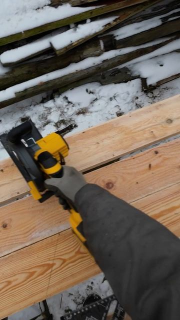 Аккумуляторная дисковая пила Shidoku в работе. Первый распил!