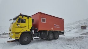 На Удачнинском горно-обогатительном комбинате – новый пожаробезопасный КАМАЗ перевозит взрывчатку