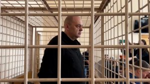 Экс-губернатор Курской области Алексей Смирнов признал вину по делу о взятках.