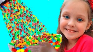 Весёлые Видео для Малышей - Лиза с Папой и их Забавная История с Конфетами- Большой Сборник