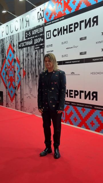 Певец Илья Гуров на VIP Preview выставки Арт Россия - уже со 2 по 5 апреля в Гостином дворе