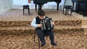 Русская народная песня "Как у наших у ворот" исполняет Косматинский Артëм преп. Шильникова Н. В.