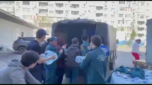 Участие в разгрузке гуманитарной помощи