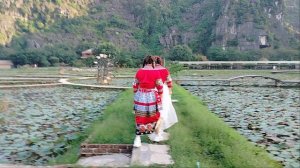 Девчонки в национальных нарядах!