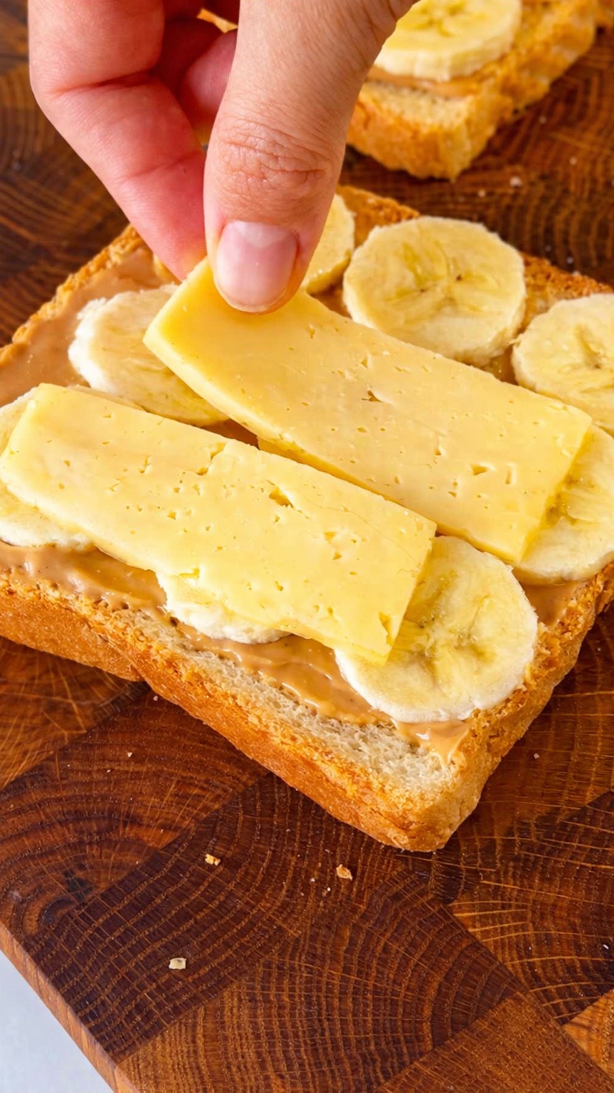 Тосты с бананом и сыром