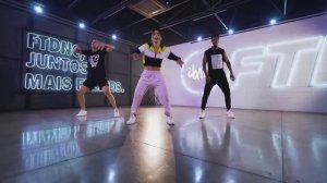 🄹🄾🄷🄽. 🄴. 🅂 💥 🄳🄰🄽🄲🄸🄽🄶 🅃🄾 🅃🄷🄴 🄳🄸🅂🄲🄾