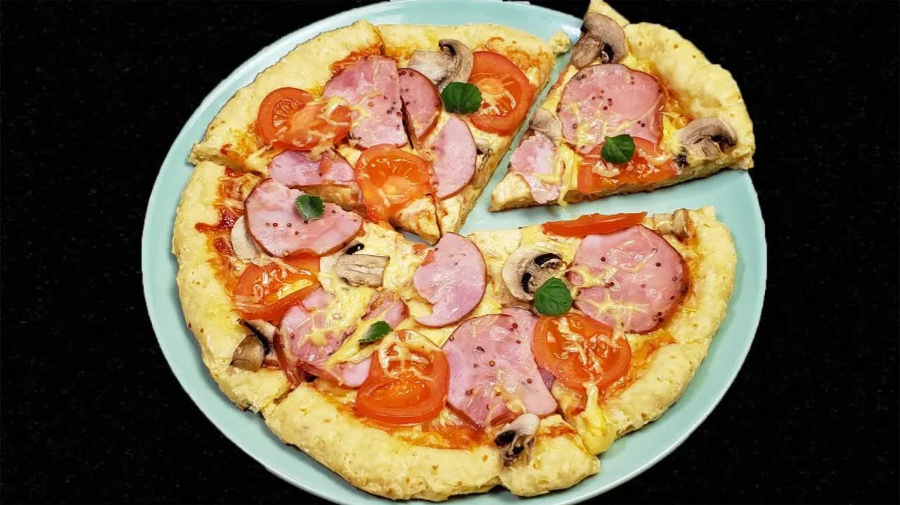 Пицца круче чем в Италии. Необычное тесто, а пиццу можно сьесть с тарелкой.