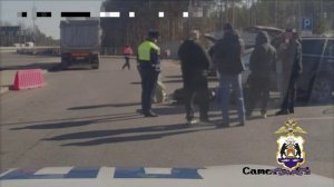 Новгородские полицейские перехватили наркокурьеров, перевозивших 10 кг мефедрона в газовом баллоне