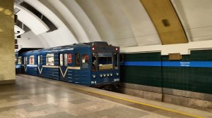 Петербургский Метрополитен. 81-540/541 "Боинг" на станции Удельная.