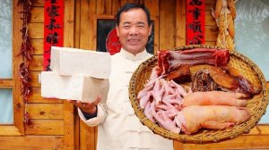 Тофу, приготовленный в очень наваристом мясном бульоне! Свиные ножки, куриные окорочка и кальмары