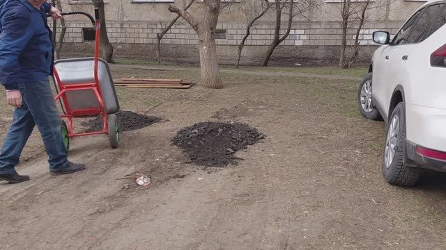 Делаем парковочные места.Караич везём на дачу.