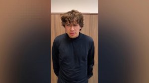 Пьяный мужчина спустился на пути в метро Москвы перед подъезжавшим поездом: видео.