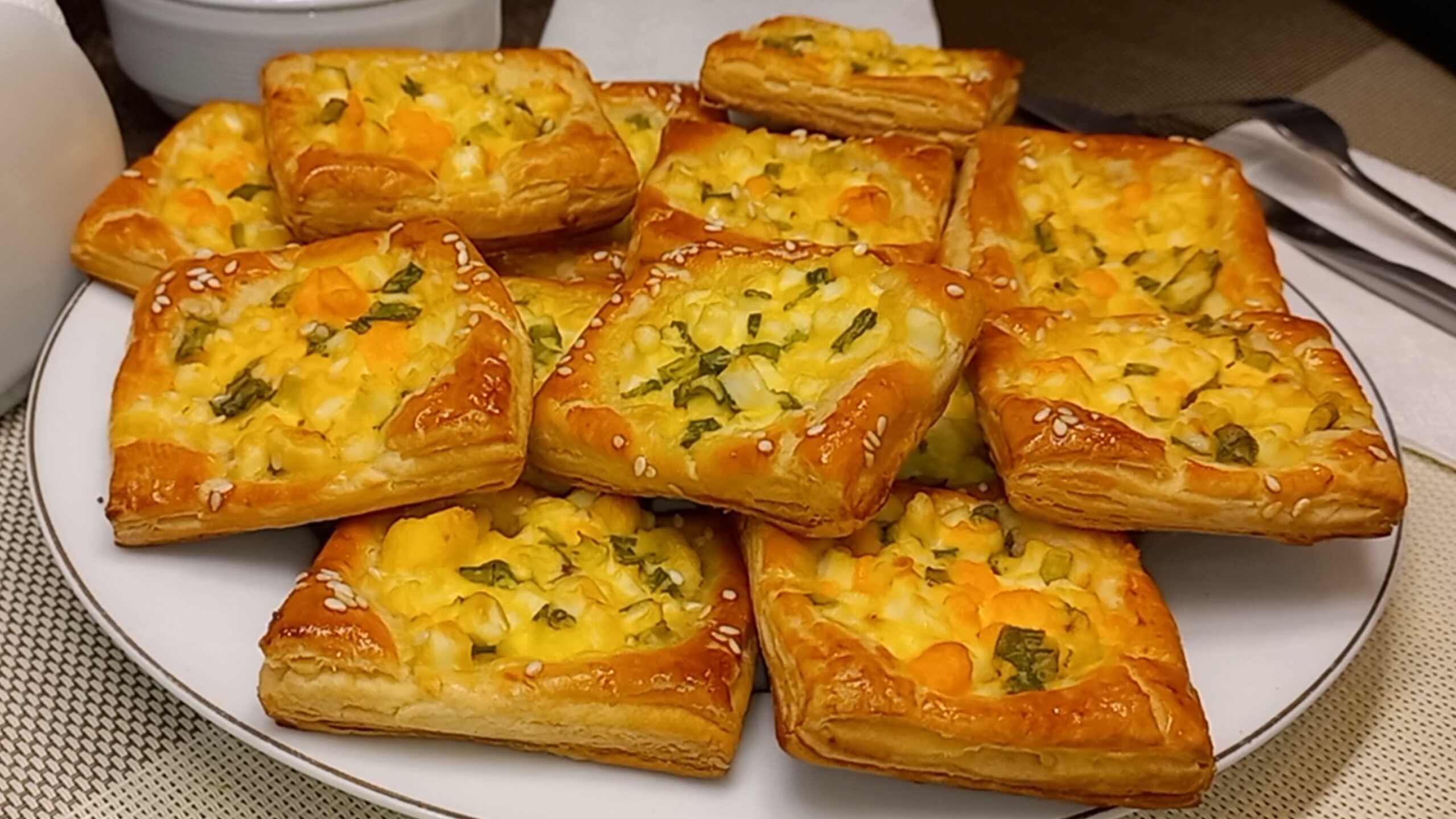 СУПЕР ИДЕЯ из слоеного теста! Слойки к чаю за 30 минут!