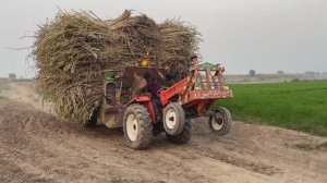 Как в пакистанской деревне перегружают трактор. Сельский дрифт