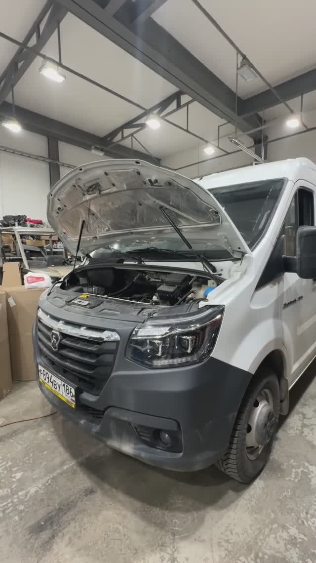 Ставим упоры капота PNEUMATIC на ГАЗель NN