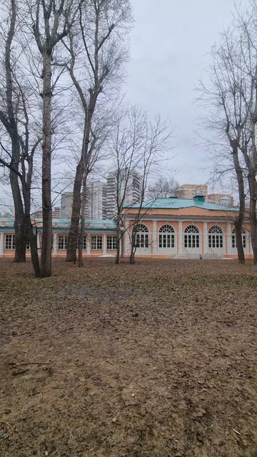Восточный флигель Воронцовской усадьбы в Москве, сейчас здесь располагается оранжерея