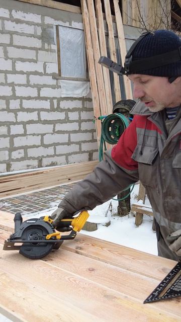 Конструкция защитного кожуха имеет значение для удобства в аккумуляторной дисковой пиле Shidoku.