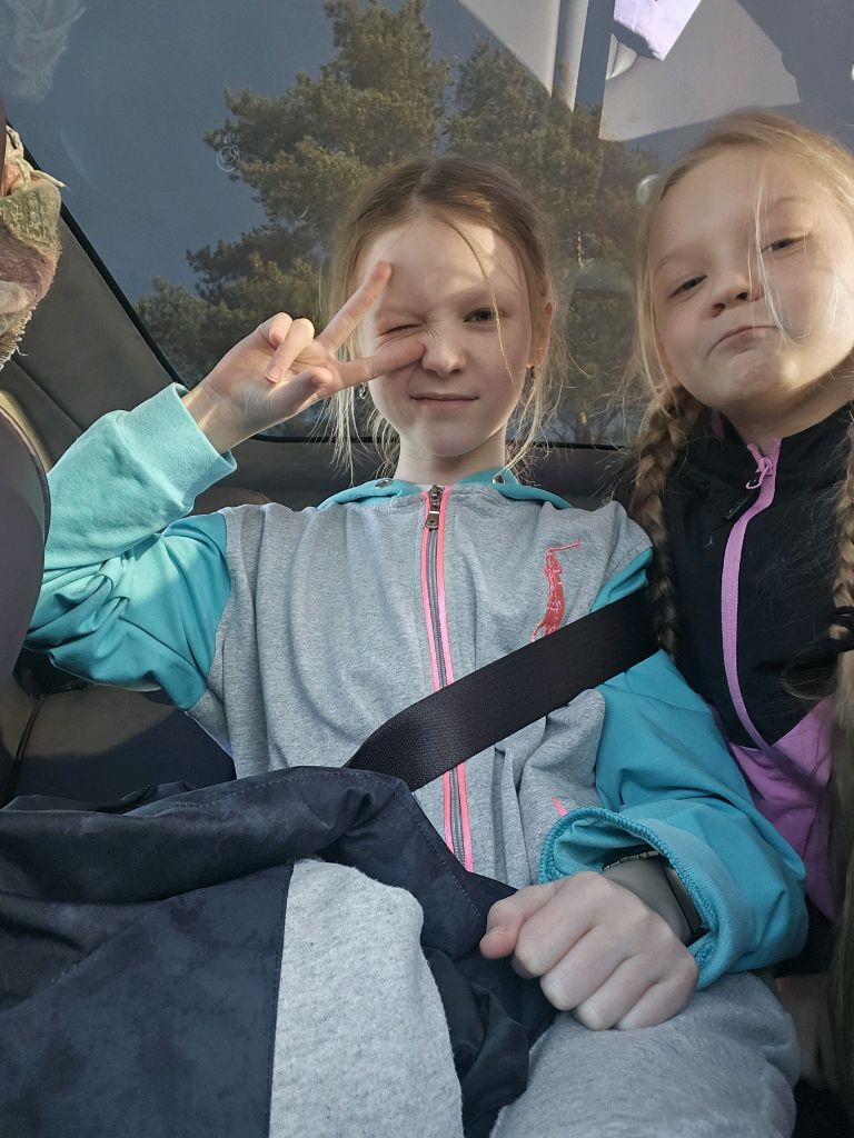 я в машине с Алёной