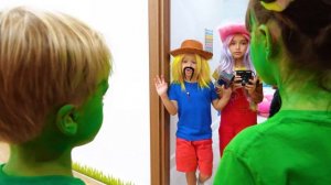 Крис и Майкл играют в Майнкрафт в реале детские приключения