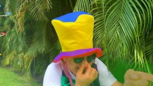 Настя и папа шьют новые наряды