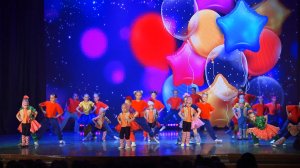 Образцовый коллектив народного танца «Аюшка» отметил свой 40-летний юбилей