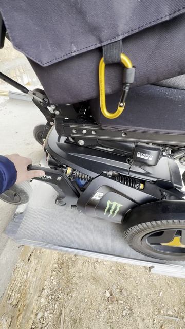 PERMOBIL F5 ♿️😱 бросает вызов испытаниям ⚙️: захватывающий тест‑драйв! 🏁