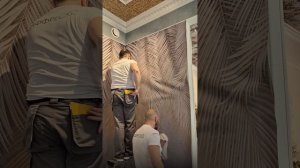 Монтаж фрески с дверным проемом.