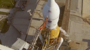 Впервые за полвека пилотируемый космический корабль отправился к Луне.