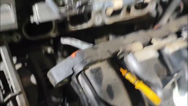 Автоэлектрик Владимир снимает коллектор и меняет прокладки и шланг у Тойота Аллион