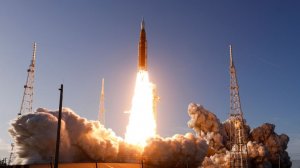 «У нас проблемы»: почему запуск миссии НАСА к Луне трижды переносили