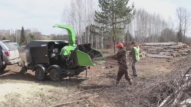 Измельчитель древесины с дизельным двигавтелм 87 лс