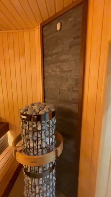 Стены ольха, полки из термоАбаша покрыты маслом. Печь Harvia 13.5 кВт