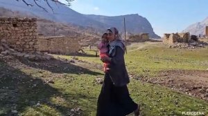 Возвращение отца домой с незнакомой невестой спустя год.