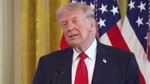 Трамп посмеялся над Макроном