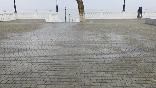 Спуск к берегу