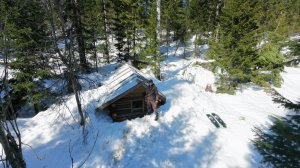 ЖИВУ В ИЗБЕ. УКРЫЛСЯ ОТ СИЛЬНОГО ДОЖДЯ. СПОКОЙНАЯ ЖИЗНЬ ВДАЛИ ОТ СУЕТЫ И ШУМА.